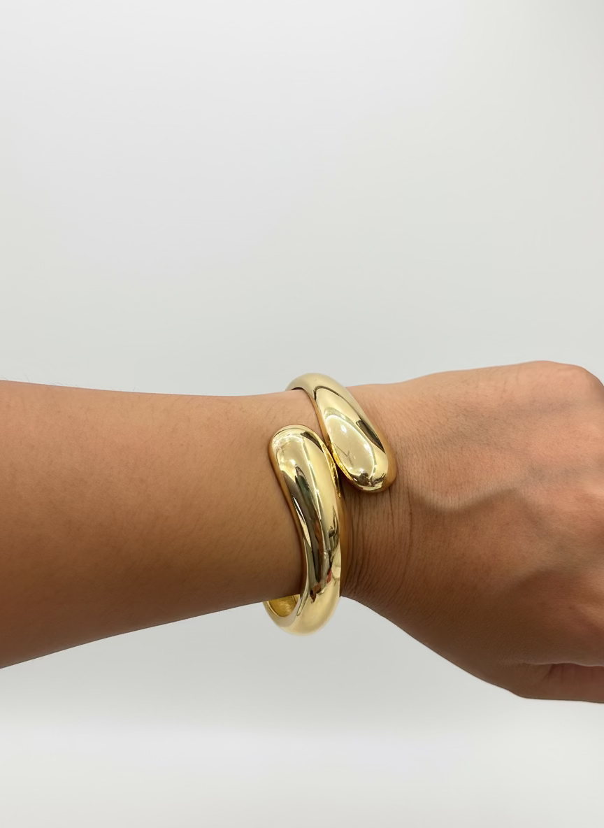 Pretty Please Hug Bracelet