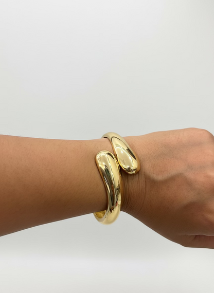 Pretty Please Hug Bracelet