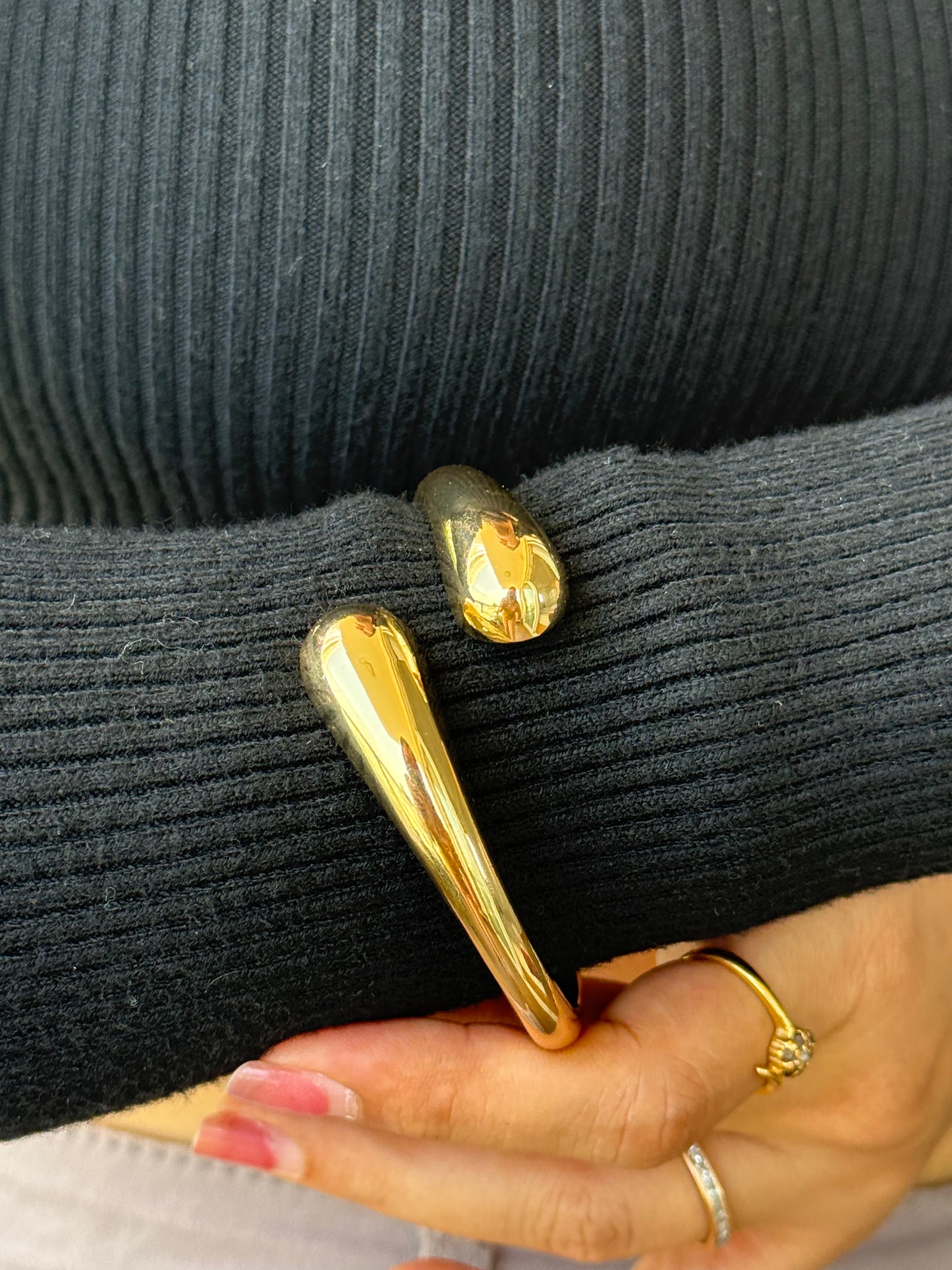 Pretty Please Hug Bracelet