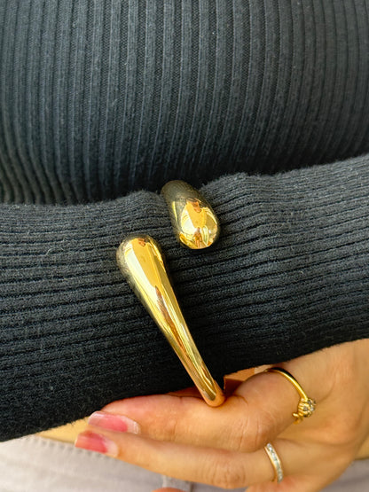 Pretty Please Hug Bracelet