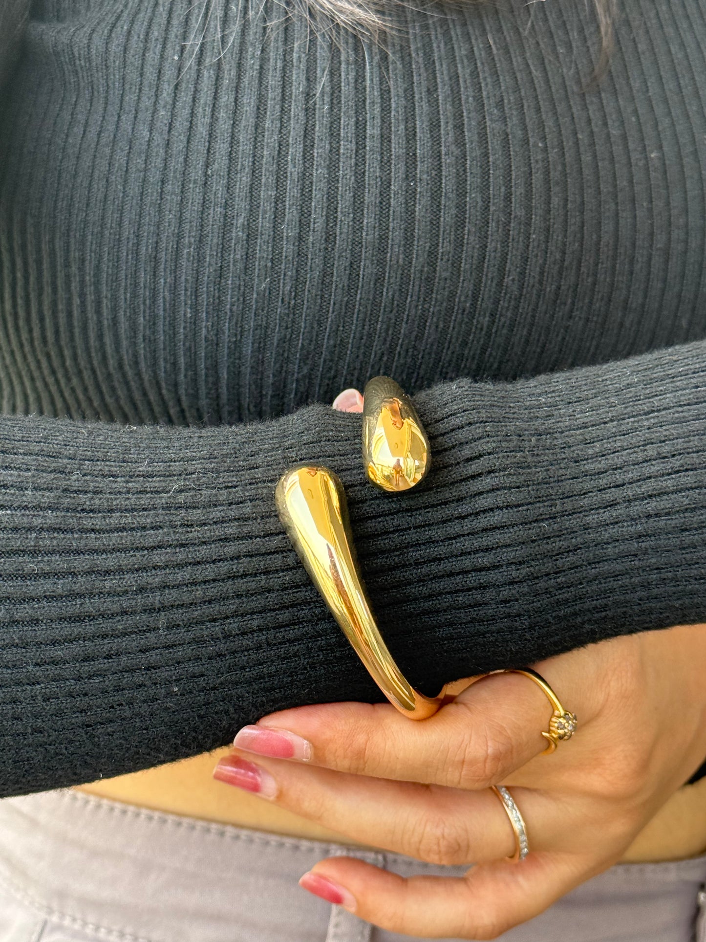 Pretty Please Hug Bracelet